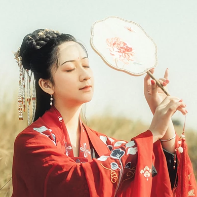 彼岸花团扇红妆红衣头像，唯美古风真人头像