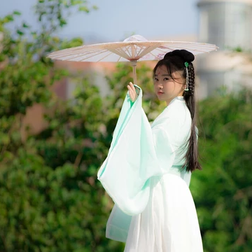 落花无情带伞女生头像，唯美古风真人头像