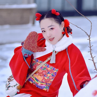 雪景俏皮可爱女生头像，唯美古风真人头像