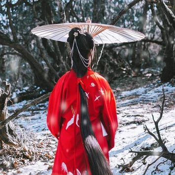 红衣雪景女生头像，唯美古风真人头像