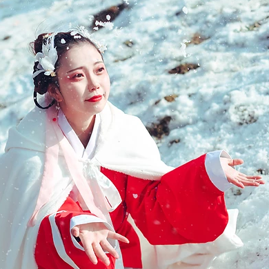 雪花飘落白披风女生头像，唯美古风真人头像