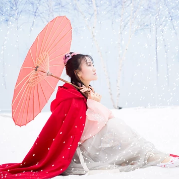 雪景带伞红衣女生头像，唯美古风真人头像