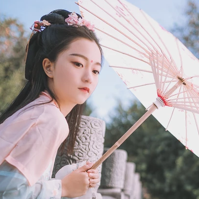 高贵紫衣红纱带伞女生头像,唯美古风真人头像
