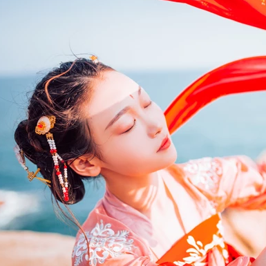 沧海风舞带折扇女生头像，唯美古风真人头像