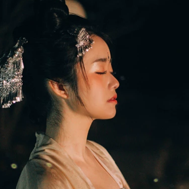 夜景带团扇女生头像,唯美古风真人头像