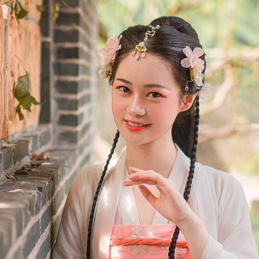 粉嫩花朵少女头像，唯美古风真人头像