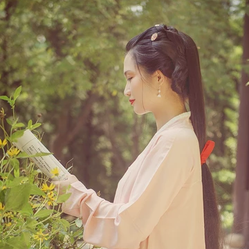 文艺清新带团扇女生头像，唯美古风真人头像