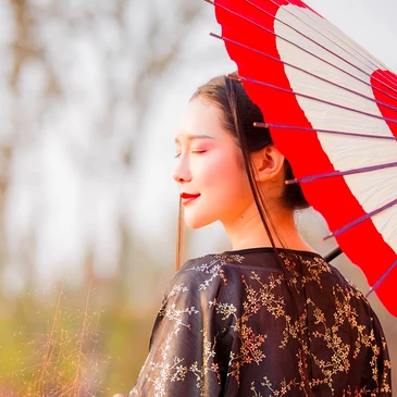 粉黛带红伞女生头像，唯美古风真人头像