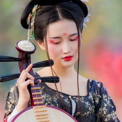 粉黛带红伞女生头像，唯美古风真人头像