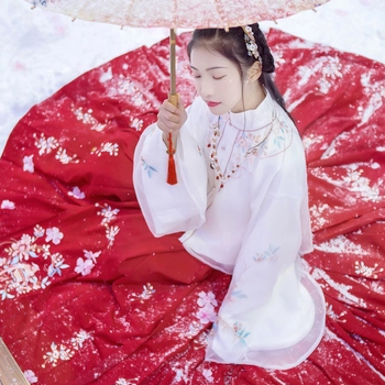 雪中团花带伞女子头像，唯美古真人头像