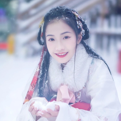 雪中团花带伞女子头像，唯美古真人头像