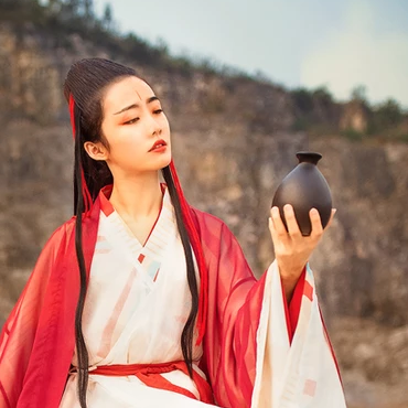 红衣女子霸气喝酒头像,唯美古风真人头像