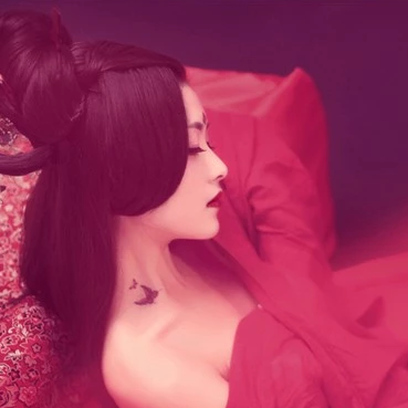 性感妖娆红衣女生头像，唯美古风真人头像
