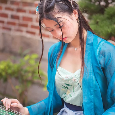 蓝衣带团扇女生头像，唯美古风女子真人头像