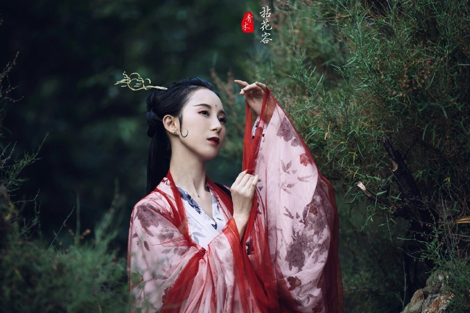 庭院深深思几许古风女子头像，古风真人头像