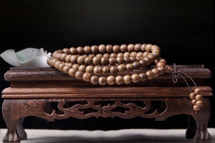 常见的佛珠手串材质有哪些，佛珠手串戴哪只手比较好